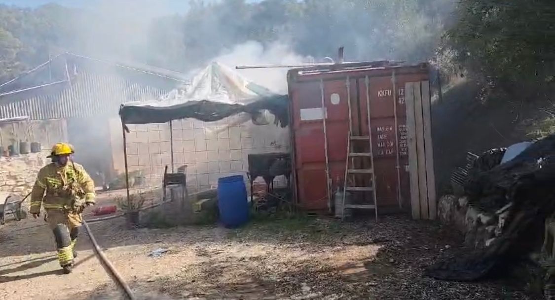 מסוכן: מכולה, עלתה באש במושב מחסיה