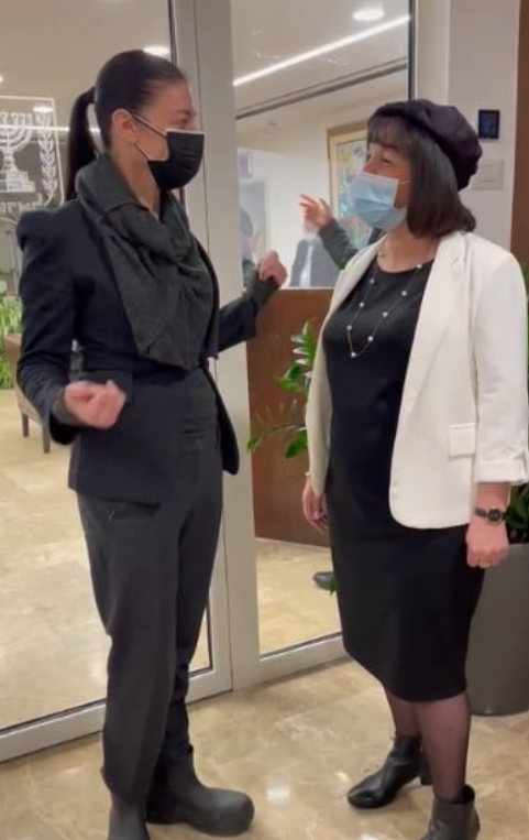 ד"ר עליזה בלוך במפגש עם מרב מיכאלי, על התחבורה בעיר 