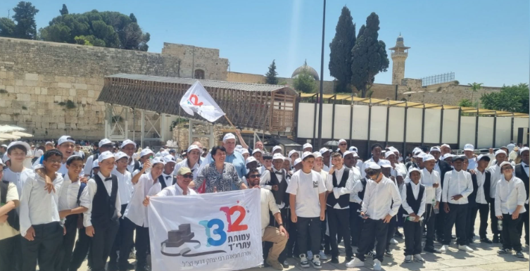 12 נערים חגגו בר מצווה