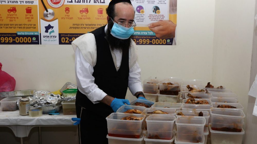 קאפ, בימים בהם חילק אוכל לאנשים שנכנסו לבידוד