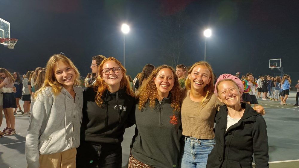 אולפנת אמית נגה - המנהלת והתלמידות בשליחות חינוכית בתפוצות