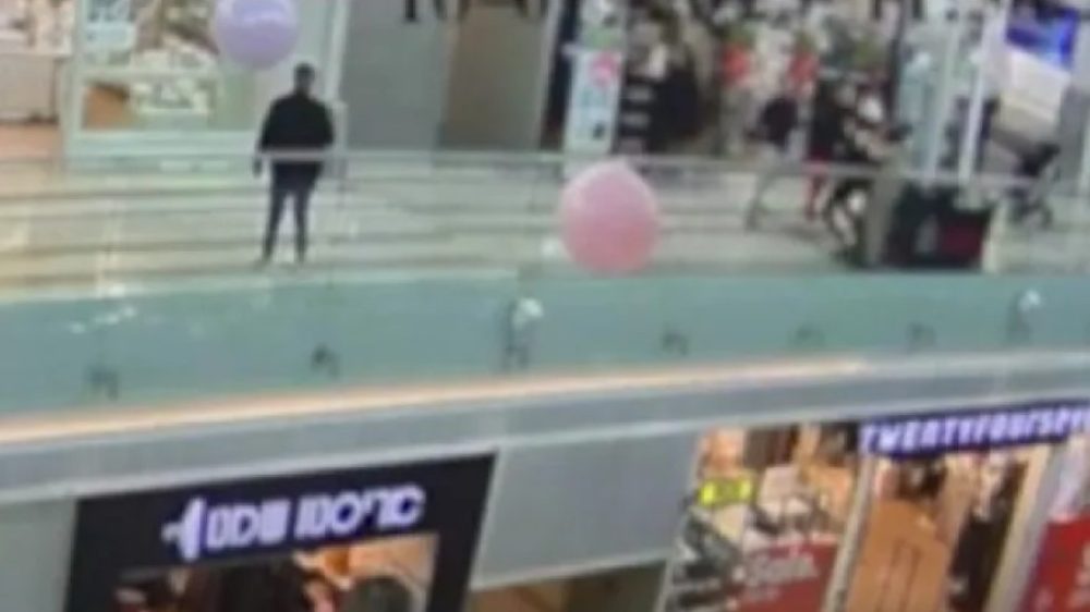 אלימות בקניון