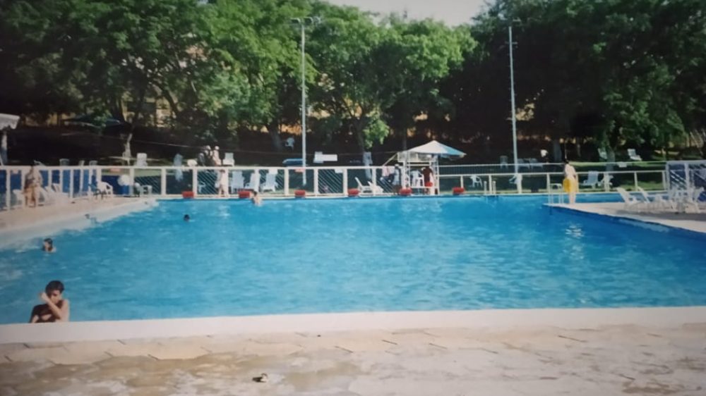 בריכת שחייה