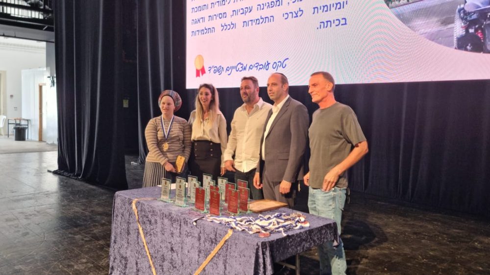 הרמת כוסית למצטייני העירייה