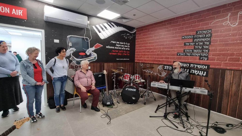 ישיבת אמית נחשון - המשלחת הגרמנית ביקרה בישיבה (1)