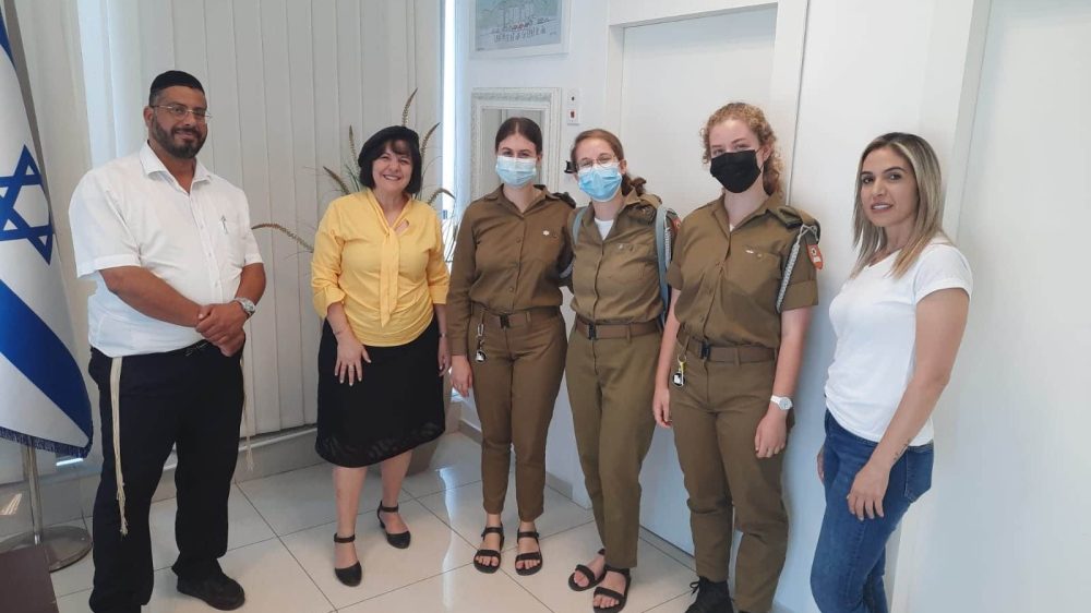 מורות חיילות