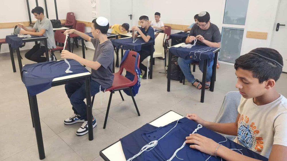 קשירת ציציות