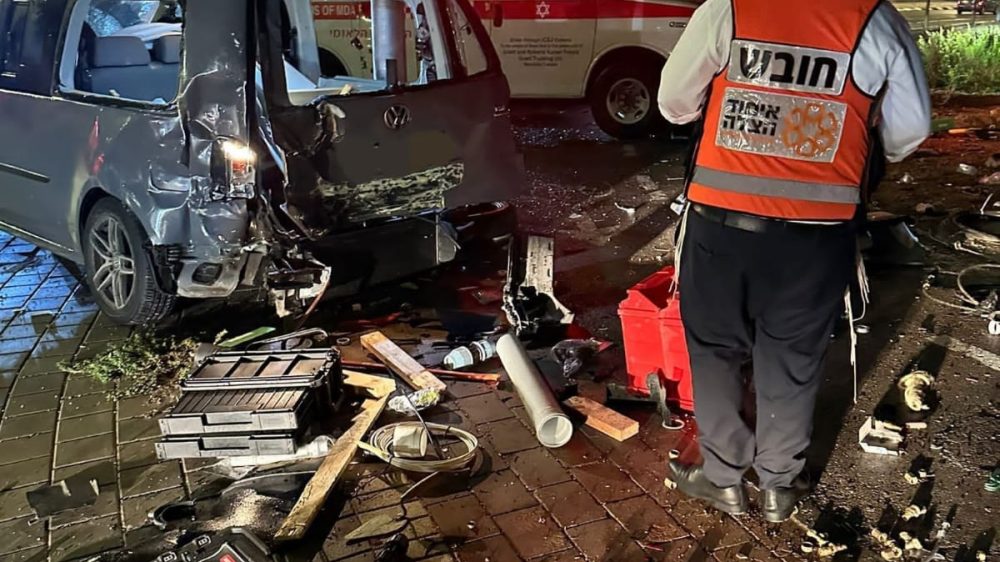 שלושה פצועים